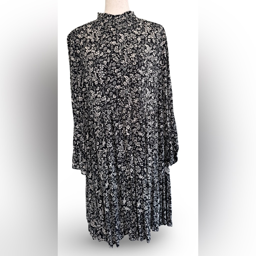 J.CREW Hadid shirt dress in a black and white bouquet print sz L